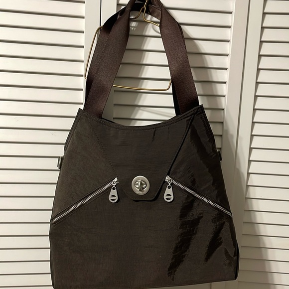 Baggallini Handbags - Baggallini ladies brown purse